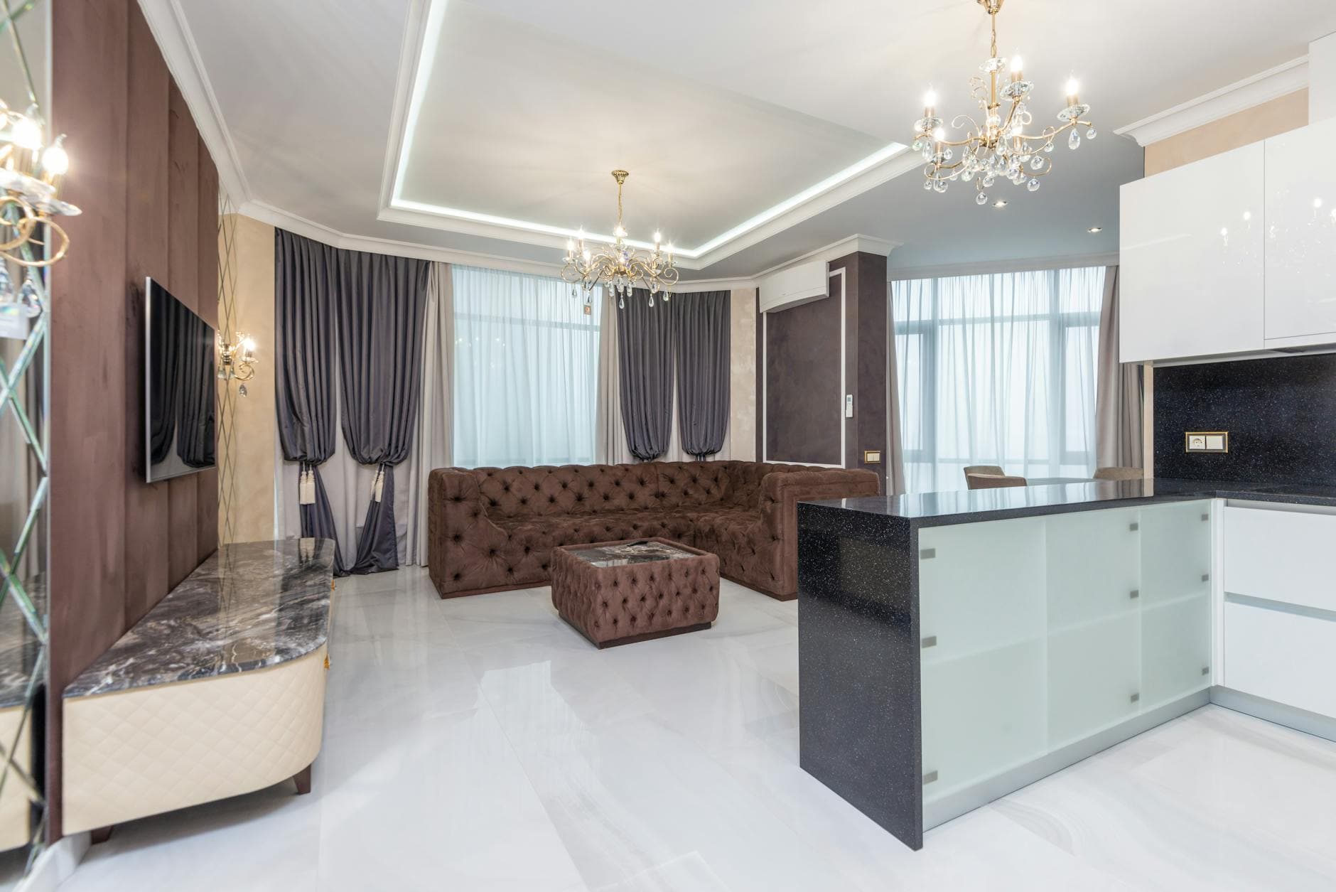 Луксозен гланцов таван в дневна