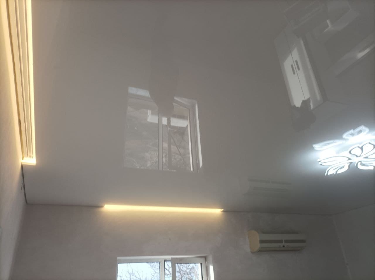 Рефлексия върху гланцов таван